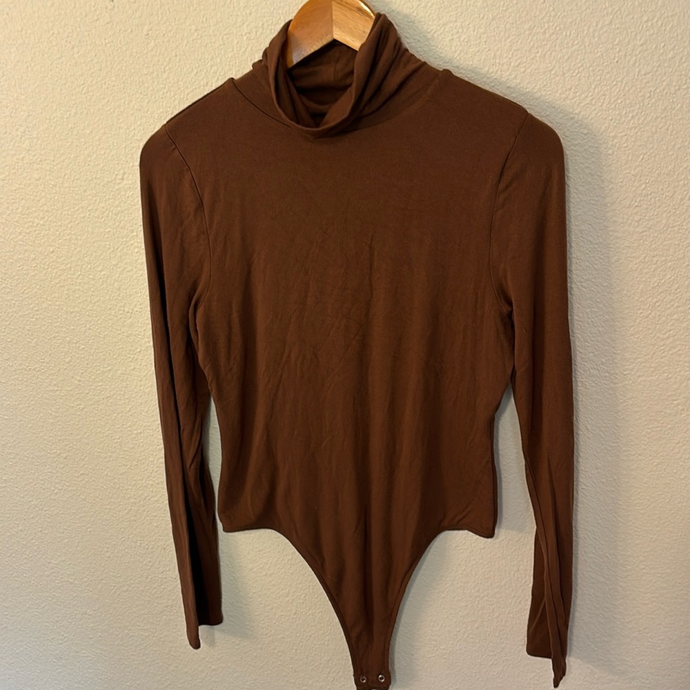 Bar III brown turtleneck long sleeve body suit